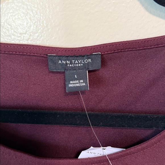 NWT Ann Taylor Burgundy Blouse Size Large - Picture 3 of 5